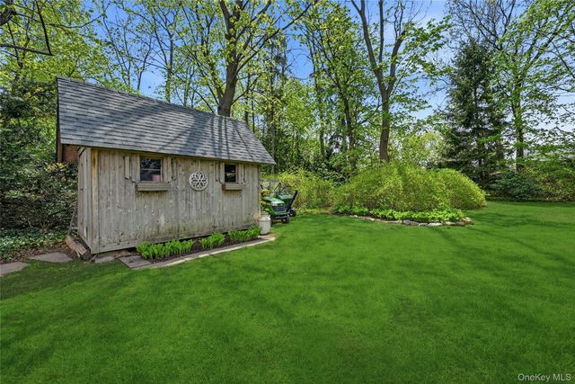 95 6th Avenue, Huntington Station, NY 11746