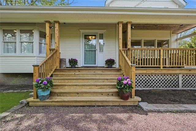 95 6th Avenue, Huntington Station, NY 11746