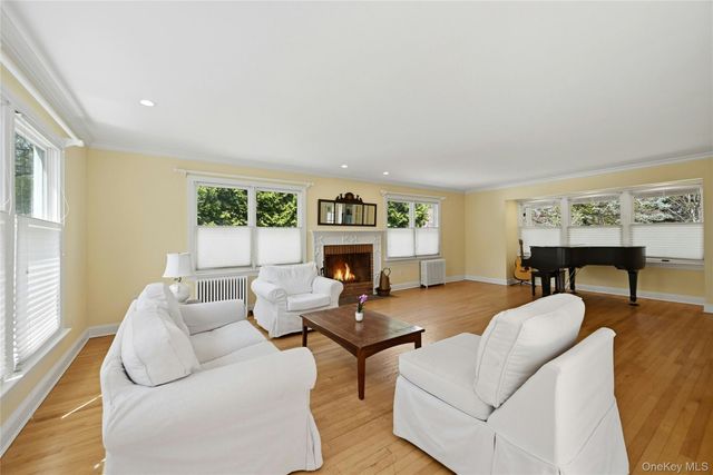 95 6th Avenue, Huntington Station, NY 11746