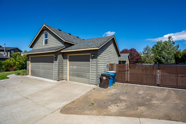 2144 NW Spruce Court, Redmond, OR 97756