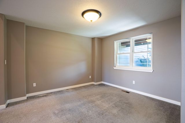2144 NW Spruce Court, Redmond, OR 97756