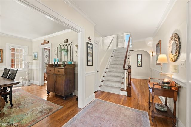 1090 Erie Cliff Drive, Lakewood, OH 44107