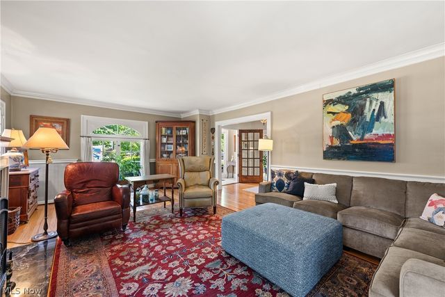 1090 Erie Cliff Drive, Lakewood, OH 44107