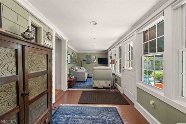 1090 Erie Cliff Drive, Lakewood, OH 44107