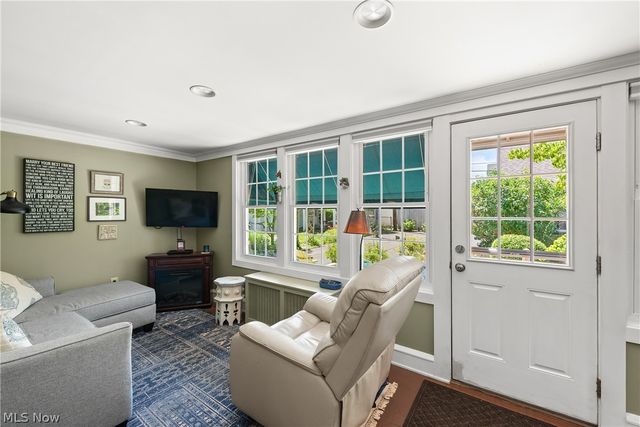 1090 Erie Cliff Drive, Lakewood, OH 44107