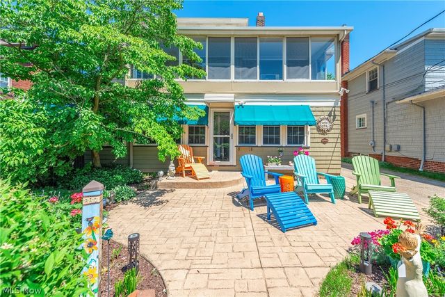 1090 Erie Cliff Drive, Lakewood, OH 44107