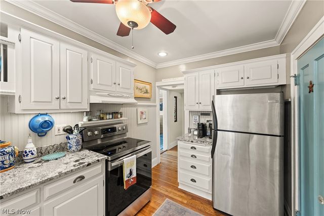 1090 Erie Cliff Drive, Lakewood, OH 44107