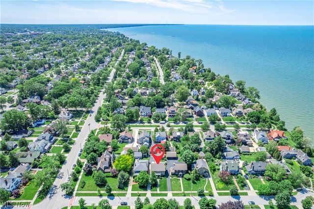 1090 Erie Cliff Drive, Lakewood, OH 44107