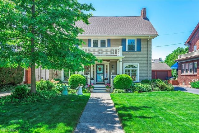 1090 Erie Cliff Drive, Lakewood, OH 44107