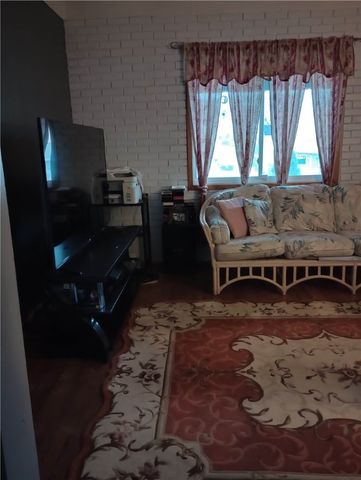 528 Longfellow St, Vandergrift, PA 15690