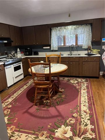 528 Longfellow St, Vandergrift, PA 15690