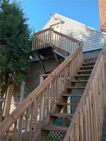 528 Longfellow St, Vandergrift, PA 15690