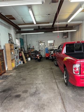 528 Longfellow St, Vandergrift, PA 15690