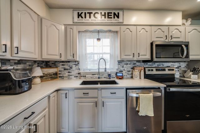 225 Adams Dr, Mt Washington, KY 40047