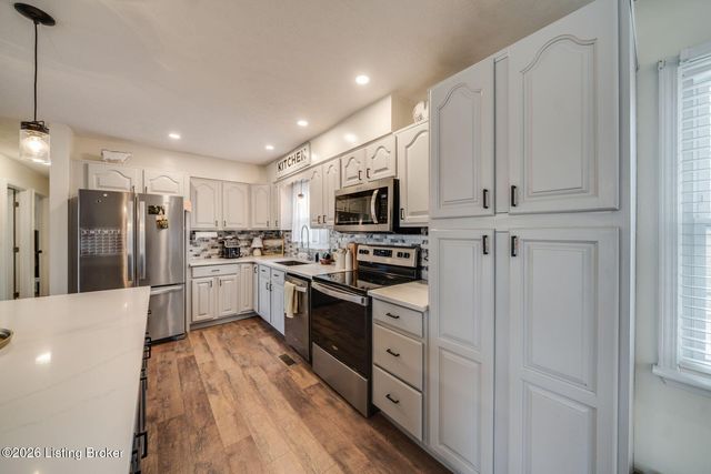 225 Adams Dr, Mt Washington, KY 40047