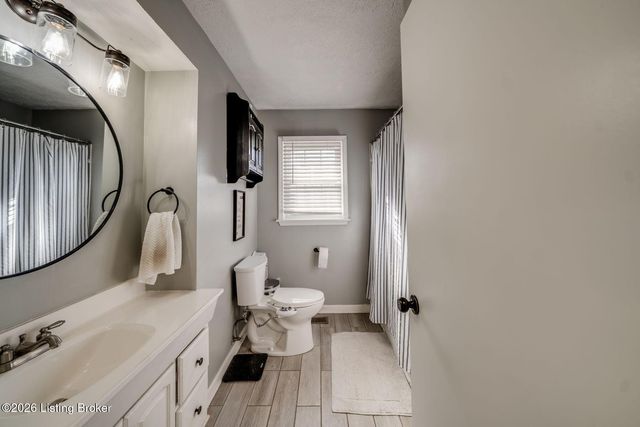 225 Adams Dr, Mt Washington, KY 40047