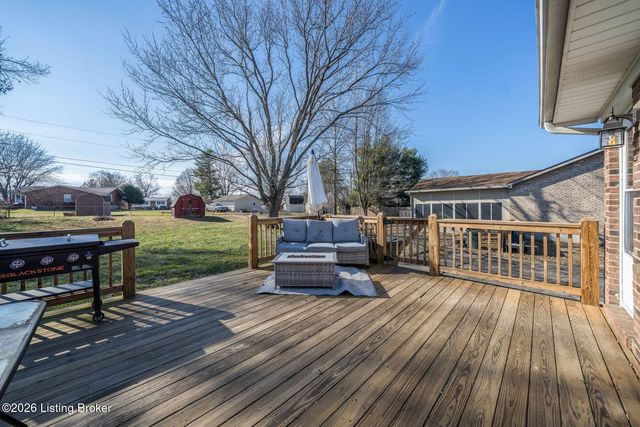 225 Adams Dr, Mt Washington, KY 40047