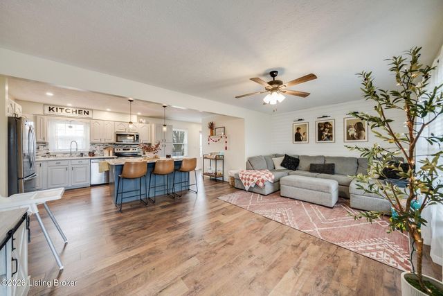 225 Adams Dr, Mt Washington, KY 40047