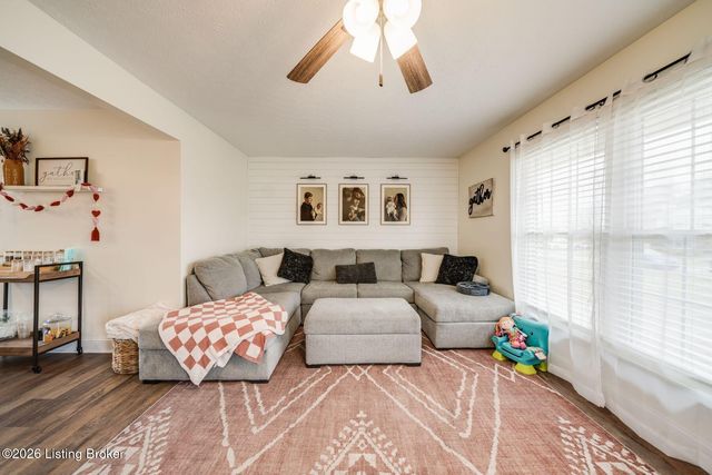 225 Adams Dr, Mt Washington, KY 40047