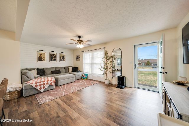 225 Adams Dr, Mt Washington, KY 40047