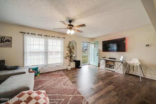 225 Adams Dr, Mt Washington, KY 40047