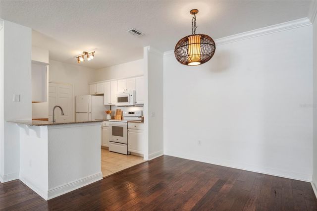 142 SOUTHERN PECAN CIRCLE 205, Winter Garden, FL 34787