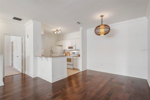 142 SOUTHERN PECAN CIRCLE 205, Winter Garden, FL 34787
