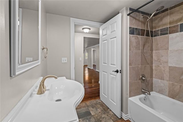 1872 Double Springs Road, Fayetteville, AR 72704