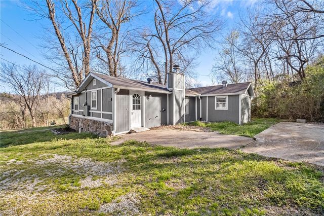 1872 Double Springs Road, Fayetteville, AR 72704