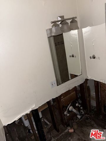 7309 Cantaloupe Avenue, Van Nuys (los Angeles), CA 91405