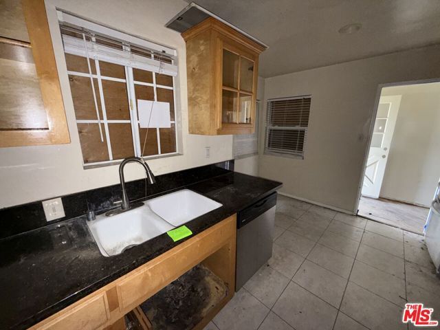 7309 Cantaloupe Avenue, Van Nuys (los Angeles), CA 91405