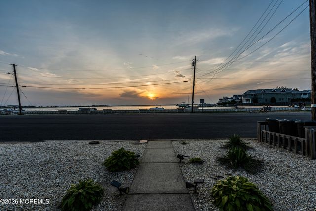 108 Shore Avenue, Surf City, NJ 08008