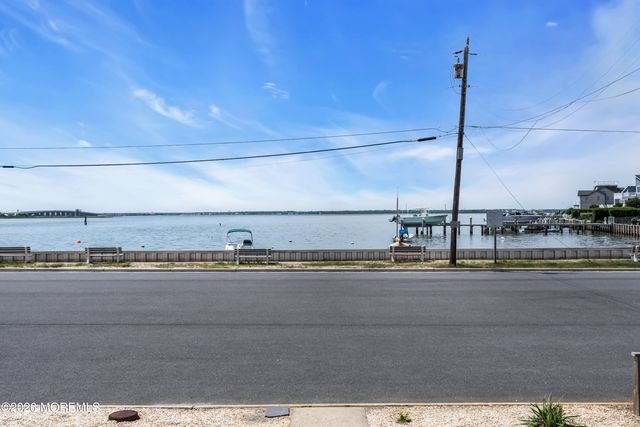 108 Shore Avenue, Surf City, NJ 08008