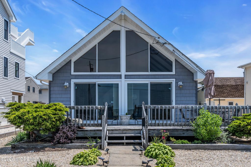 108 Shore Avenue, Surf City, NJ 08008