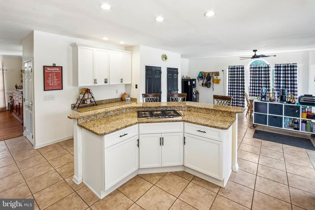 6 SUNSET CT, Swedesboro, NJ 08085