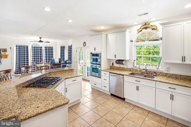 6 SUNSET CT, Swedesboro, NJ 08085