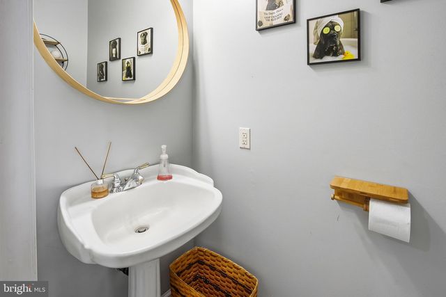 6 SUNSET CT, Swedesboro, NJ 08085