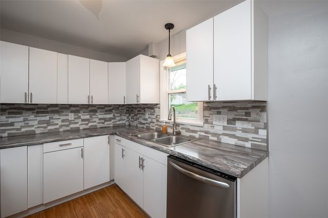 2101 Larry Drive NE, Cedar Rapids, IA 52402