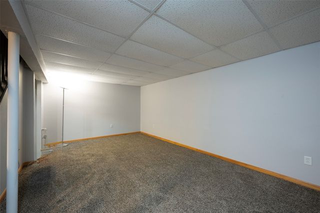 2101 Larry Drive NE, Cedar Rapids, IA 52402