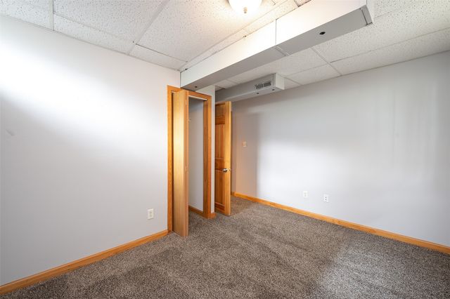 2101 Larry Drive NE, Cedar Rapids, IA 52402