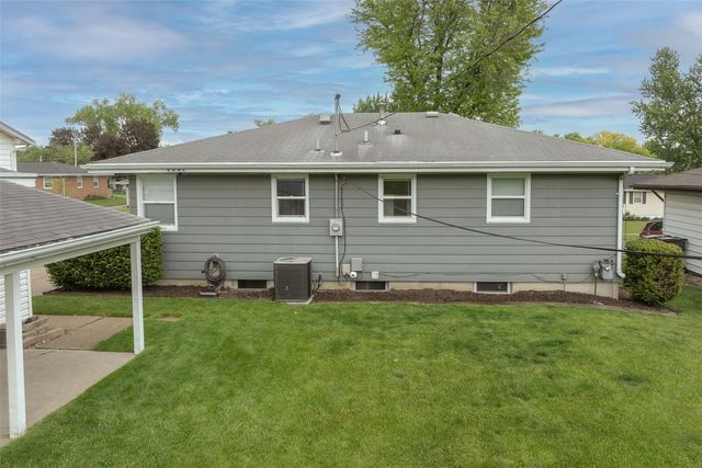2101 Larry Drive NE, Cedar Rapids, IA 52402