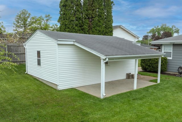 2101 Larry Drive NE, Cedar Rapids, IA 52402