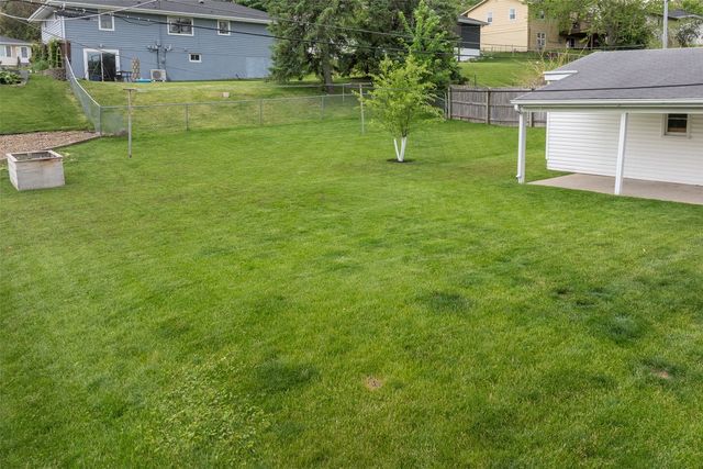 2101 Larry Drive NE, Cedar Rapids, IA 52402