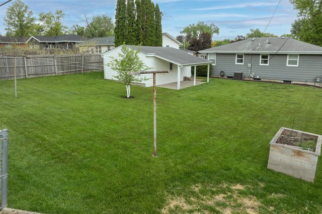 2101 Larry Drive NE, Cedar Rapids, IA 52402