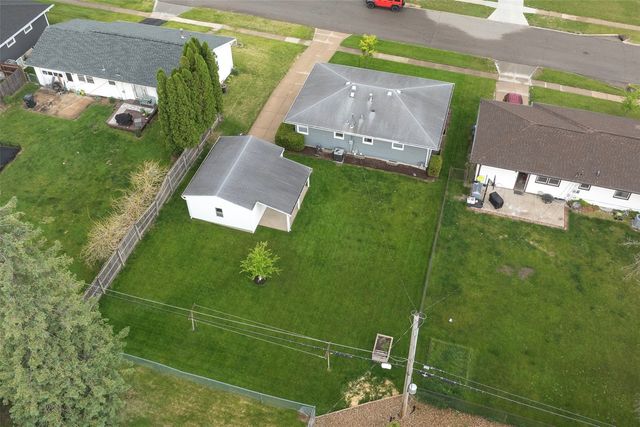 2101 Larry Drive NE, Cedar Rapids, IA 52402