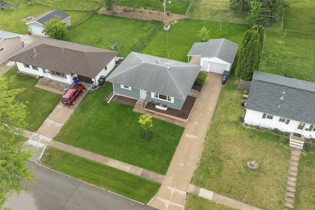 2101 Larry Drive NE, Cedar Rapids, IA 52402