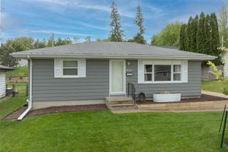 2101 Larry Drive NE, Cedar Rapids, IA 52402
