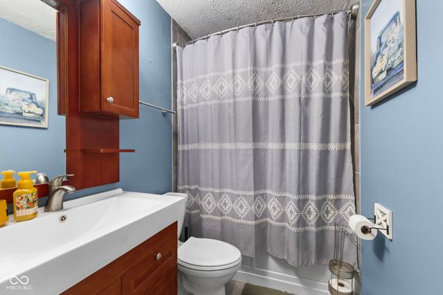 1070 Ross Court, Franklin, IN 46131