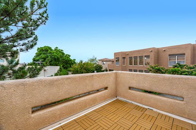 9005 Corona Avenue NE, Albuquerque, NM 87111