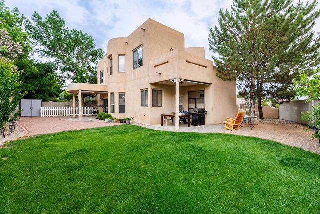 9005 Corona Avenue NE, Albuquerque, NM 87111